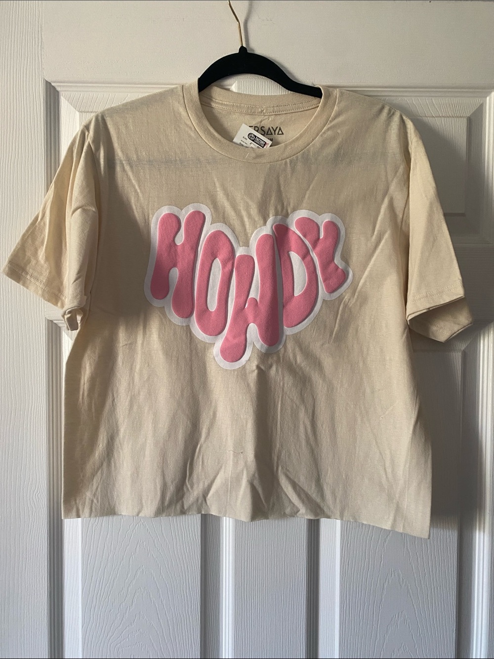 Persaya Cream Tee with Pink 'Howdy' Bubble Graphic